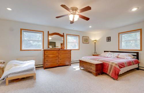 Dock and Views Lakefront Family Home in Conover! - Foto 14