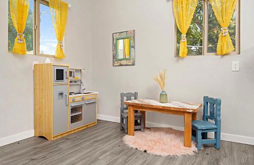 The Gathering Place - Guest Favorite with Huge Yard - Foto 29