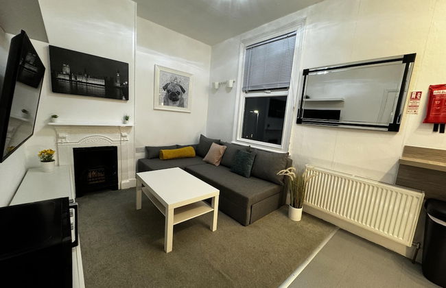 Onsite Apartments in Central Brentwood - Foto 1