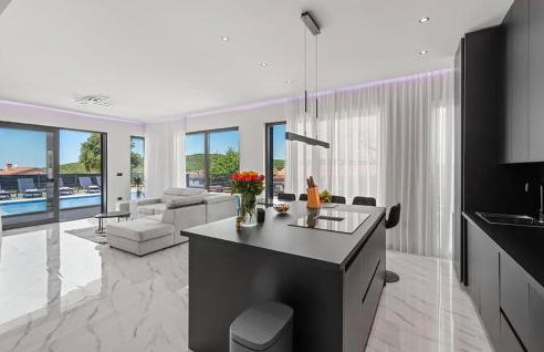 3 Bedroom Gorgeous Home In Sorici - Photo 6