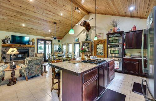 Flag Hole Riverfront Cabin Near Local Attractions! - Foto 6