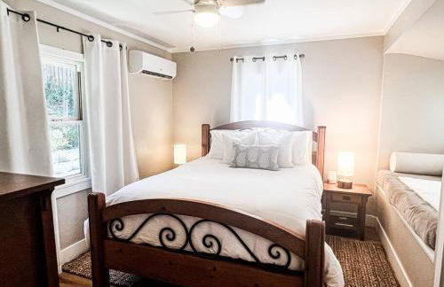 The Nest Serene Sanctuary w Hot Tub Fireplace Grill Hammock Outdoor Fire Feature Fully Fenced Yard AC Pets Ok - Foto 14