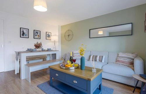 Charming House - Close to Shops & City Centre - Free Parking, Self-Check-In, Fast WiFi & Smart TV with Netflix by Yoko Property - Foto 4