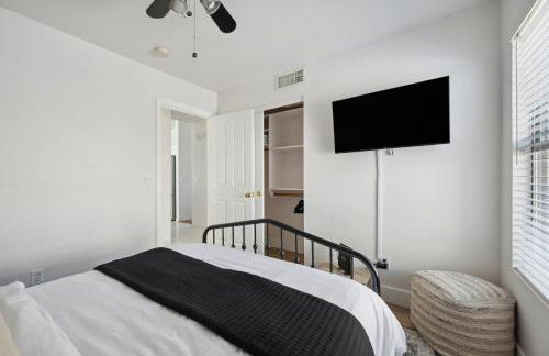 Chic Desert Retreat - Lush Spa Pool - Mini Golf - Foto 16