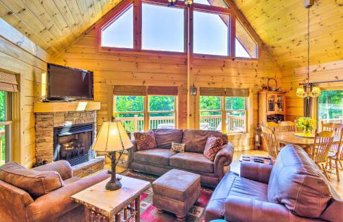 Blue Ridge Mountain Gem with Deck and Community Perks - Foto 4
