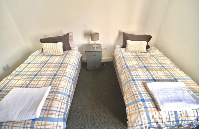 Lovely 6 bed Property Located Within Dudley - Foto 2