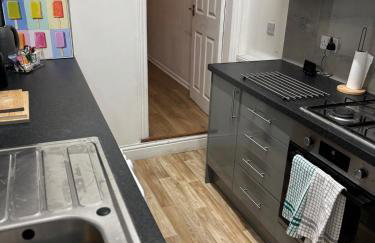 Cozee 2-bed in WV11 ideal for long work stays & relocation cls to New cross hospital M54&M6 - Foto 14