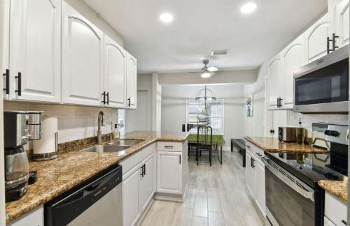 Red Royalty Pool, King Bed, Yard - Foto 9