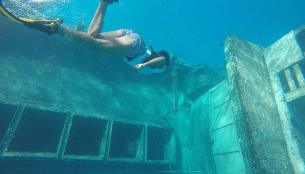 Explorando el barco hundido