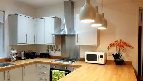 Goswick House - Entire 4Bed House Serviced Accommodation Newcastle FREE WIFI & FREE 2 OFF STREET PARKING SPACES UK - Foto 2