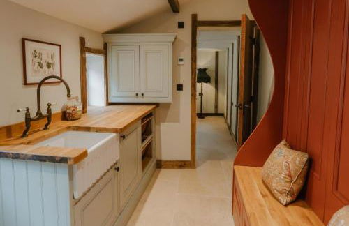 The Carriage House by Birch Stays - Photo 54