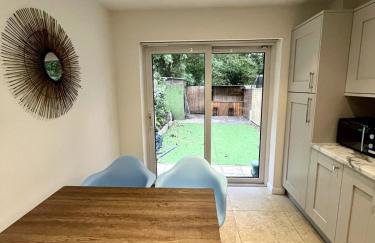 3 Bedroom House with Parking - Foto 3