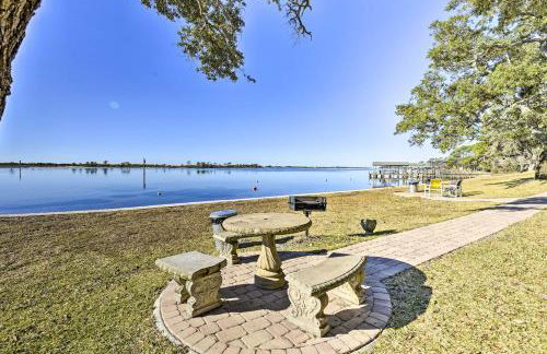 Waterfront Community w/ Perks: Mary Esther Condo - Foto 27