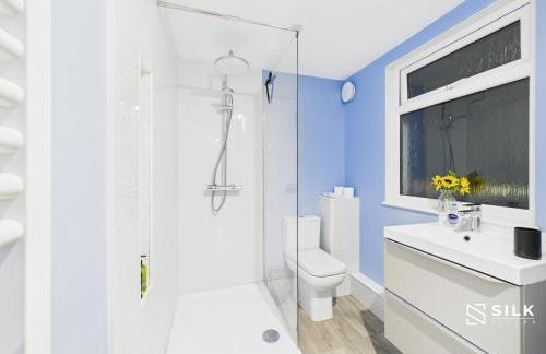 Refurbished 4-Bed, Open-Plan Living, Sleeps 10 - Foto 48