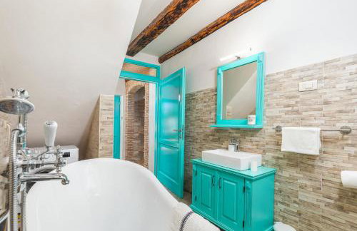 Lovely House Kristina with a pool - Photo 32