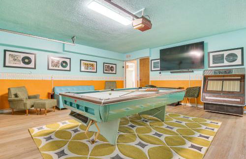 Stunning MCM Escape with Mtn Views in San Bernardino - Foto 28