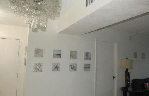 2 Bed 2 Bath Condo with Amenities - Foto 5