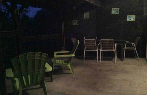 F1 noir/anis, avec terrasse couverte et jardin (E) - Foto 10