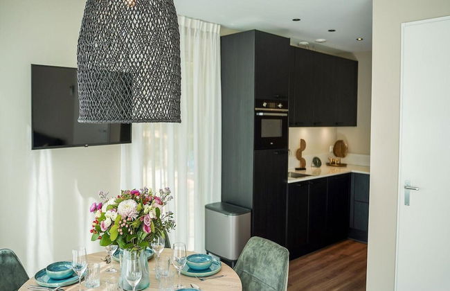 Spacious Holiday Home With Garden - Photo 4