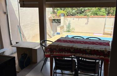 Casa inteira com três quartos, piscina climatizada por energia solar e área de churrasqueira - Foto 5