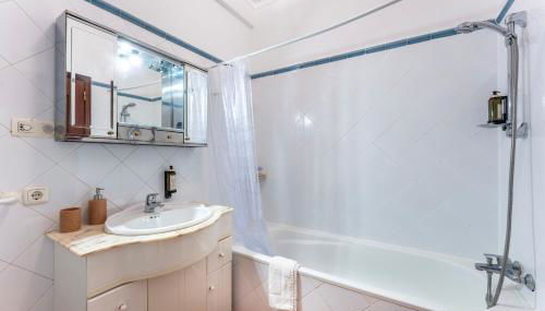 Peaceful 1 BDR Apartment W/ Balcony by LovelyStay - Foto 4, towels