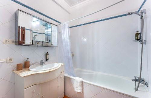 Peaceful 1 BDR Apartment W/ Balcony by LovelyStay - Foto 4