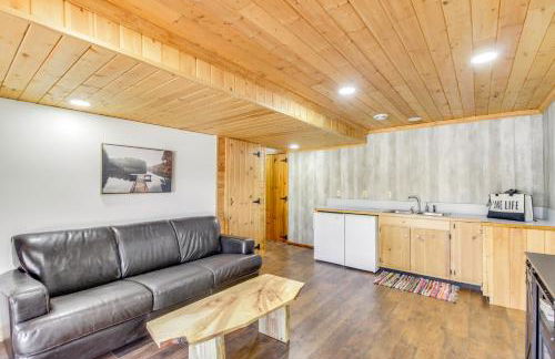 Lakefront Park Rapids Cabin with Decks and Boat Dock! - Foto 9