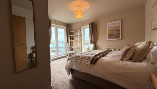 Luxury 2bed Sleeps 4 Flat Nr White Rose w Free Parking, Desks and Fast WiFi - Foto 2