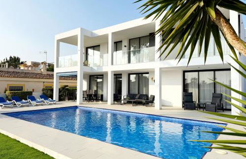 Luxury villa with large swimming pool and outdoor area - Foto 6