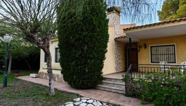 Beautiful home with spacious land in San Vicente - Photo 2