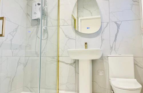 Brand-New Modern 2 Bed Room Apart ment With FREE Parking - Foto 21