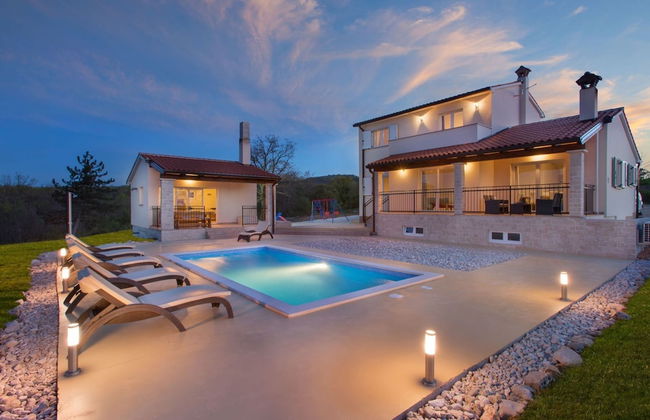 Detached Villa With Private Pool Located on Hill Overlooking Kvarner - Foto 20