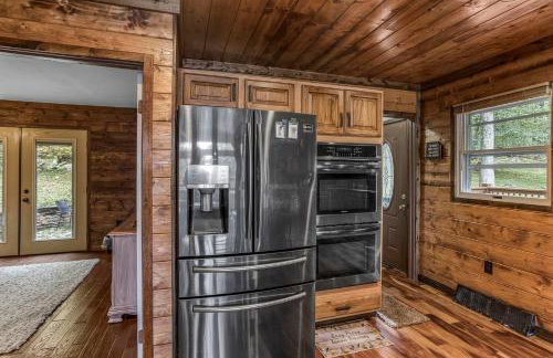 Luxury Lakeside Mountain Escape with Wraparound Deck Near Terra Alta, West Virginia - Foto 20