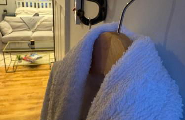 Private Countryside Annexe with Exclusive Wood Burner, Outdoor Hot Shower & Views - Foto 13