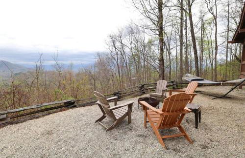 Red Roof-Cozy Cabin with Great Views, Hot Tub and near Bryson City - Foto 4