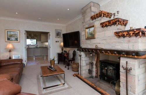 Hillend Farm House - Photo 6