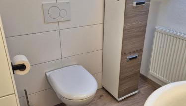 GästeZimmer im Altbau Dachgeschoss mit kleinem Bad WLAN, TV und Parkplatz - Foto 4