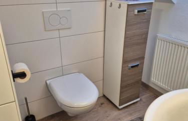 GästeZimmer im Altbau Dachgeschoss mit kleinem Bad WLAN, TV und Parkplatz - Foto 4