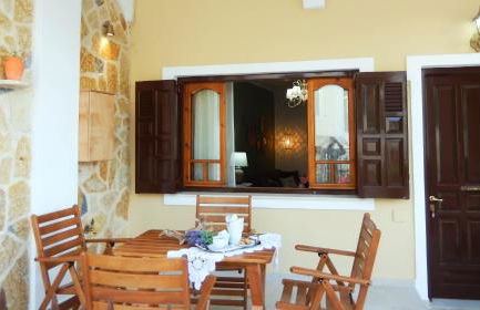 Portico Cozy Home - Photo 18