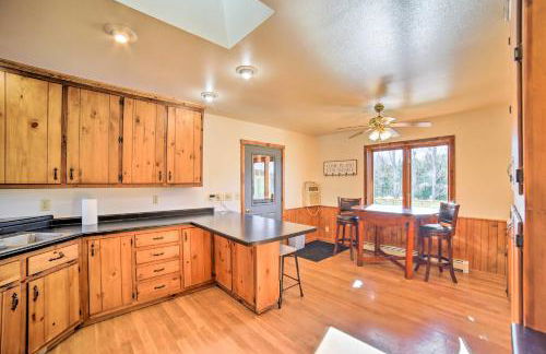 Charming Wisconsin Getaway with Nearby Lake! - Foto 15