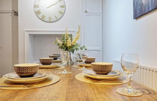 Large 5-Bedroom Home, Perfect for Long Stays & Team Accommodation - Foto 53