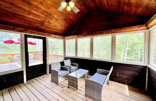 Group Lake Cabin with Ping Pong Table Loaded with Kayaks in Wisconsin - Foto 15