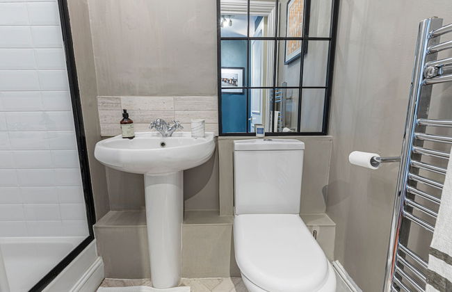 JOIVY Stylish 2-bed Flat w/ Terrace Near Battersea Park - Foto 20