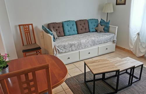 STUDIO 2 étoiles Rénové Proche des THERMES - Foto 1