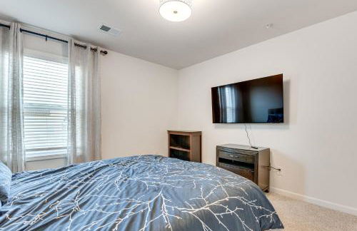 Near ATL! Spacious Townhome with Patio and WFH Setup - Foto 19