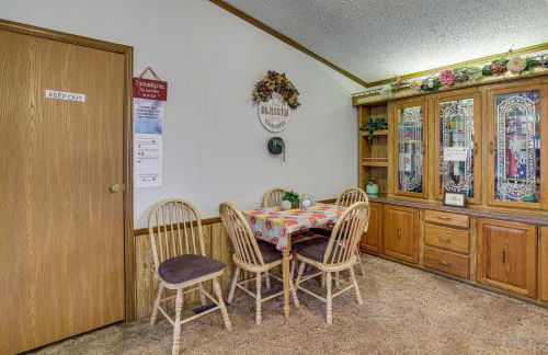 Pool, Large Porch! Country Home Near Roaring River - Foto 7