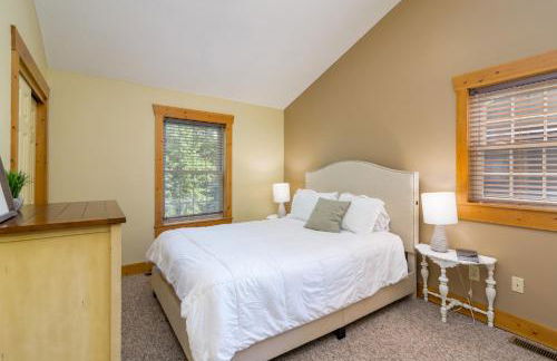 Canadian Hemlock . Trailside Lodging - Foto 11