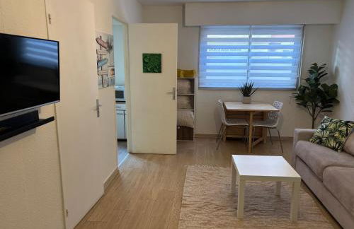 Centre Golfe Juan Plage et transports à pied, 5 min Cannes - Foto 4