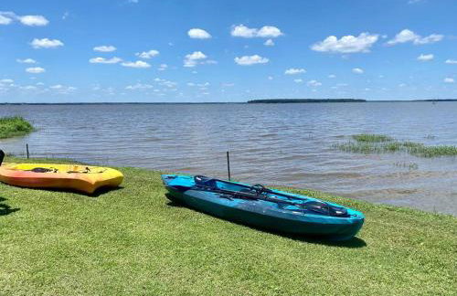 Cedar creek lake front home with Gorgeous Sunset - Foto 8