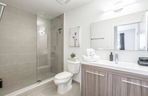 Classy 2BR-2BA Oasis Beach Pool Parking EV Station - Foto 23